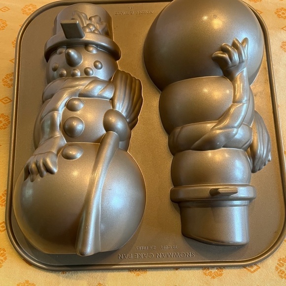 Nordic Ware Snowman Cake Pan - Picture 6 of 6